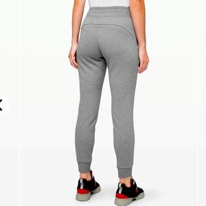 Lululemon warm down jogger sweatpant - size 6